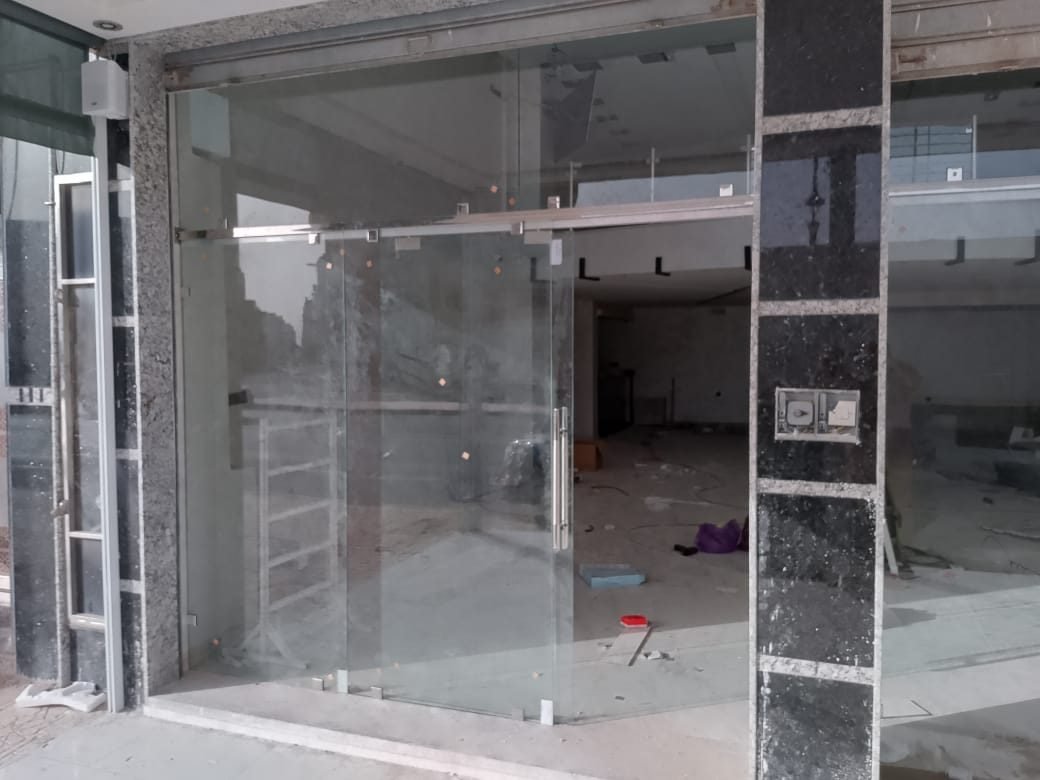 Porte vitrée coulissante en verre